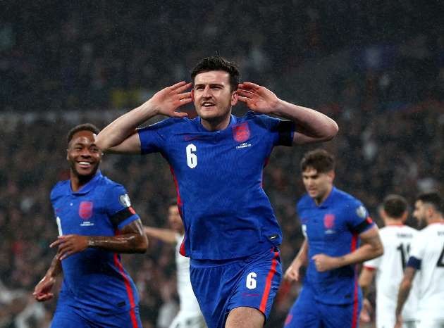Giúp Anh hủy diệt Albania, Maguire ăn mừng như thách thức - Bóng Đá