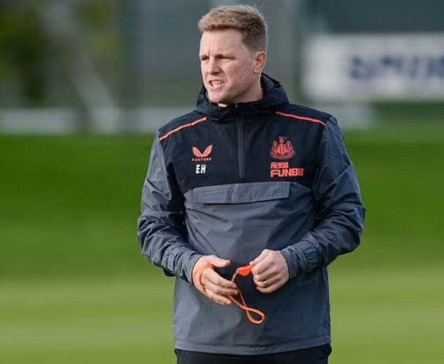 Eddie Howe takes charge of his first training session at Newcastle after arriving at 7am - Bóng Đá