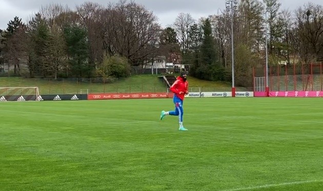 Ảnh Mane trở lại tập luyện - Bóng Đá