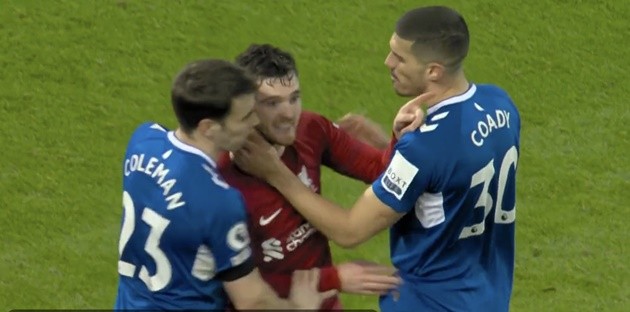 Robertson vs Pickford - Bóng Đá