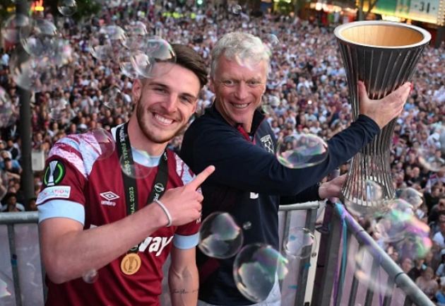 West Ham boss David Moyes keen for Declan Rice to join Chelsea… but accepts midfielder is set on Arsenal move - Bóng Đá