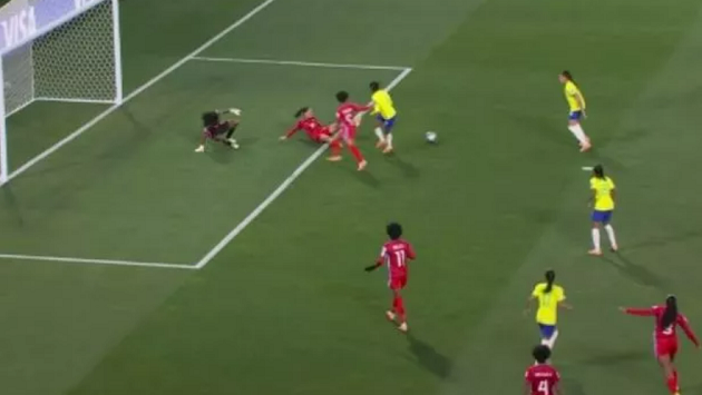 Sao nữ Brazil giật gót kiến tạo, táo bạo không khác Neymar - Bóng Đá