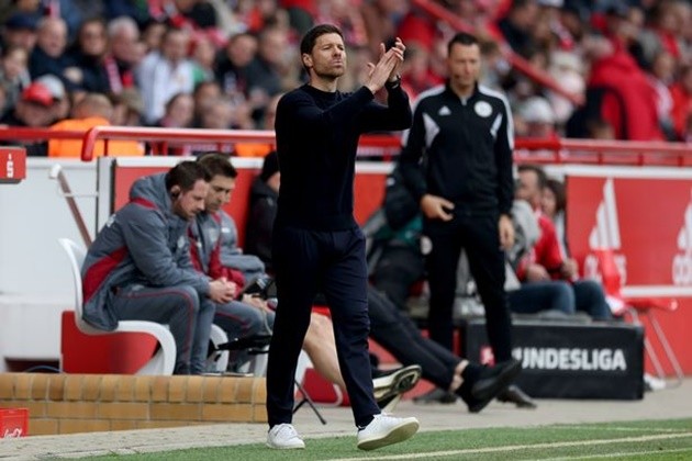 Bruno Fernandes names SEVEN Man Utd players with 