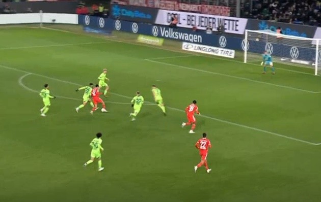 Salah vs Martinez - Bóng Đá