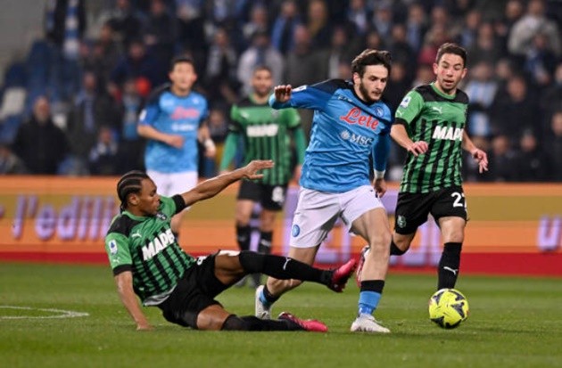 Andy Carroll ‘does the hand of God on a yellow card’ before being SENT OFF - Bóng Đá