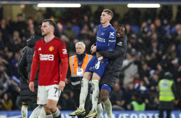 Gary Neville's words come back to haunt him as Jamie Carragher taunts Man United after their dramatic late defeat at Chelsea - Bóng Đá