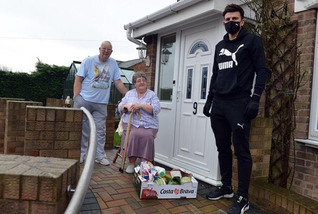 Man Utd captain Harry Maguire surprises elderly hometown residents with care packages and funds boyhood team’s kit - Bóng Đá