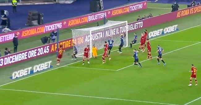 Serie A bùng nổ vì 2 bàn thắng không tưởng từ phạt góc - Bóng Đá