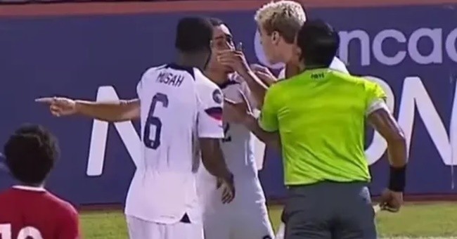 Barcelona’s Dest sent off for two yellows in 30 secs - Bóng Đá