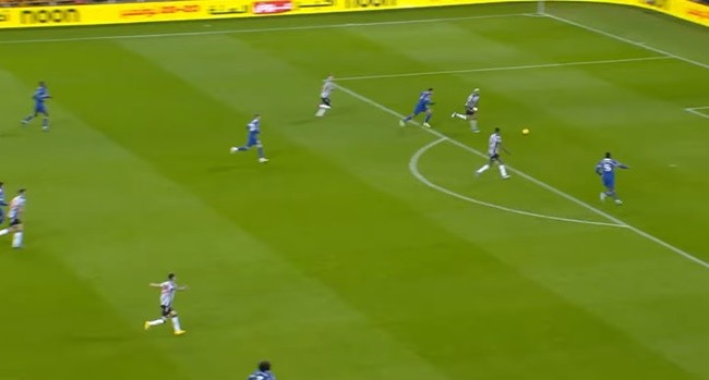 Barca sắp gia hạn với Araujo - Bóng Đá