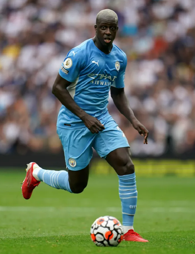 Benjamin Mendy nhận áo số 5, ổn định cuộc sống trong màu áo mới - Bóng Đá