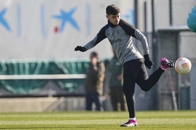 Pedri  begins training with the ball  - Bóng Đá