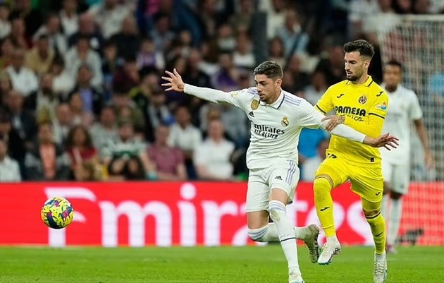 Alan Shearer’s glam daughter Hollie flashes bra in see-through lace top - Bóng Đá