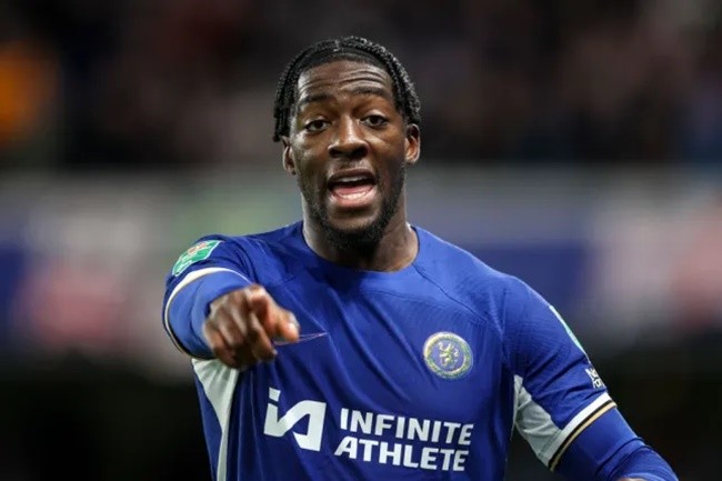 Rio Ferdinand warns Axel Disasi he could lose his Chelsea place if Thiago Silva stays - Bóng Đá