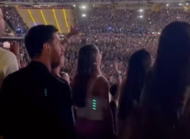 Lionel Messi làm rõ cảm xúc của PSG khi anh ấy tham dự buổi hòa nhạc Coldplay - Bóng Đá