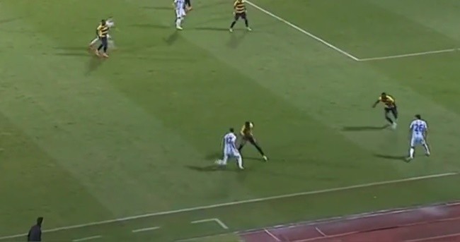 Messi hoàn toàn 'hủy diệt' Caicedo - Bóng Đá