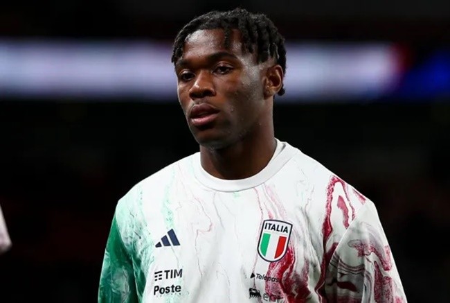 Sheffield United's teammates Vinicius Souza and Jack Robinson fought  - Bóng Đá