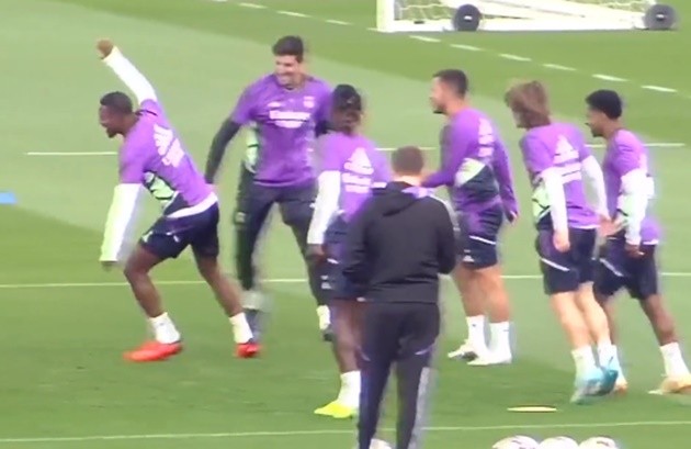 Vinicius nghỉ tập - Bóng Đá