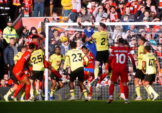 Hạ sát Burnley, Liverpool nhanh chóng lấy lại ngôi đầu bảng  - Bóng Đá