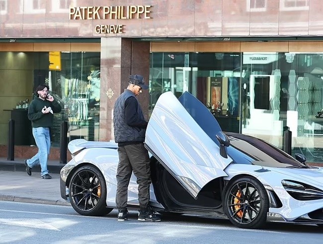 Marcus Rashford cops £60 parking ticket on McLaren - Bóng Đá