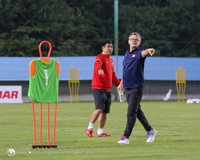 Đấu Iraq, HLV Troussier ban bố 1 lệnh cho tuyển Việt Nam - Bóng Đá
