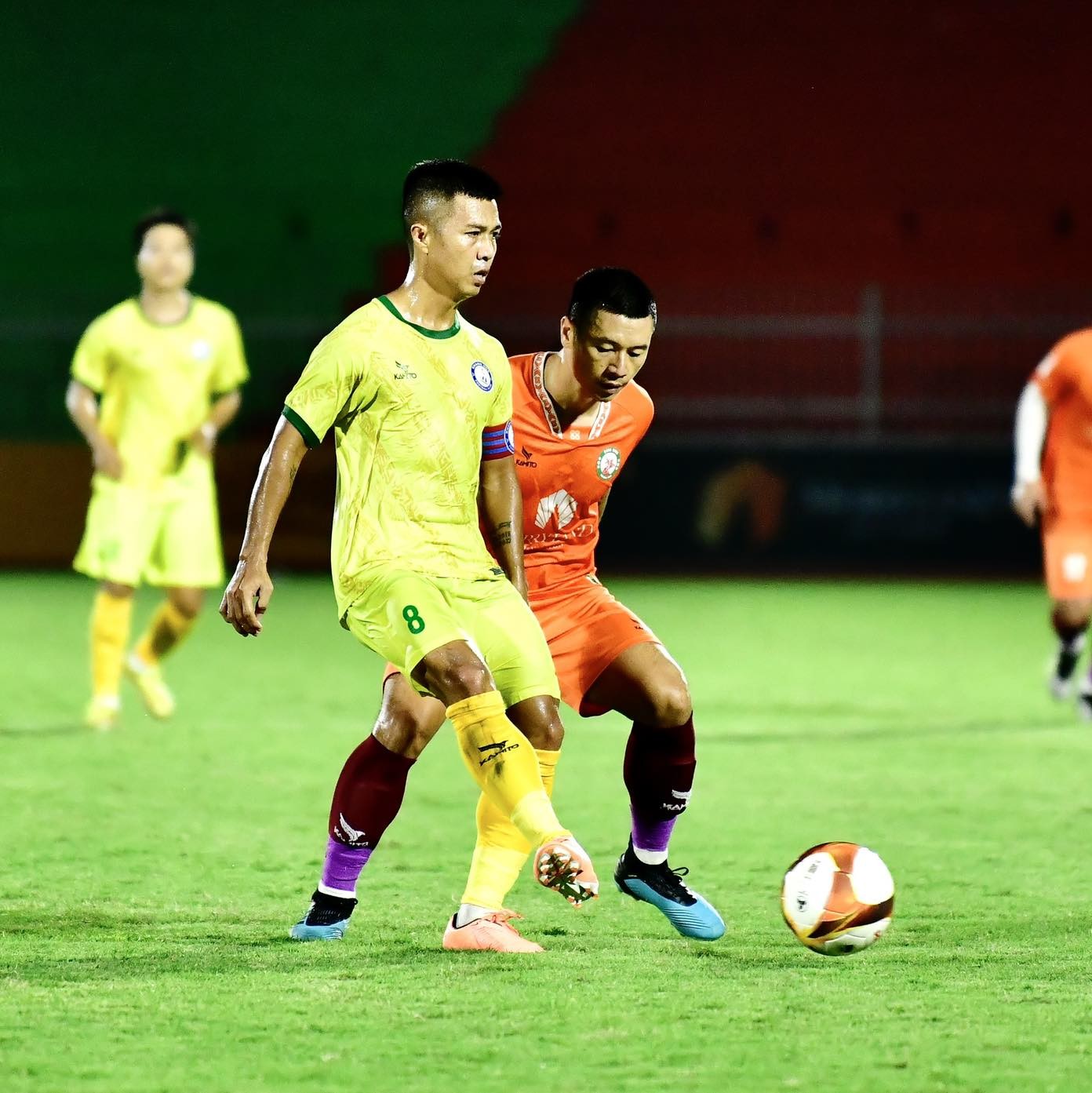 Cầu thủ V-League kêu cứu, đội bóng hết tiền trả lương - Bóng Đá