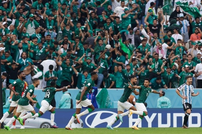 CĐV Saudi Arabia vỡ òa sau trận thắng Argentina - Bóng Đá