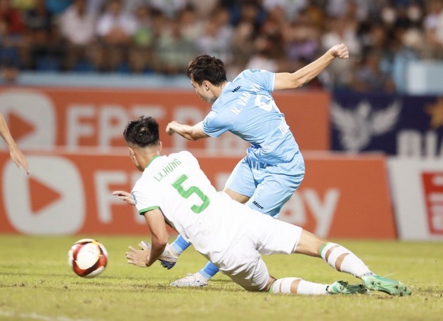 Sao HAGL chấn thương nặng; HLV Vũ Tiến Thành lên tiếng về chuyện nợ lương tại TP.HCM - Bóng Đá