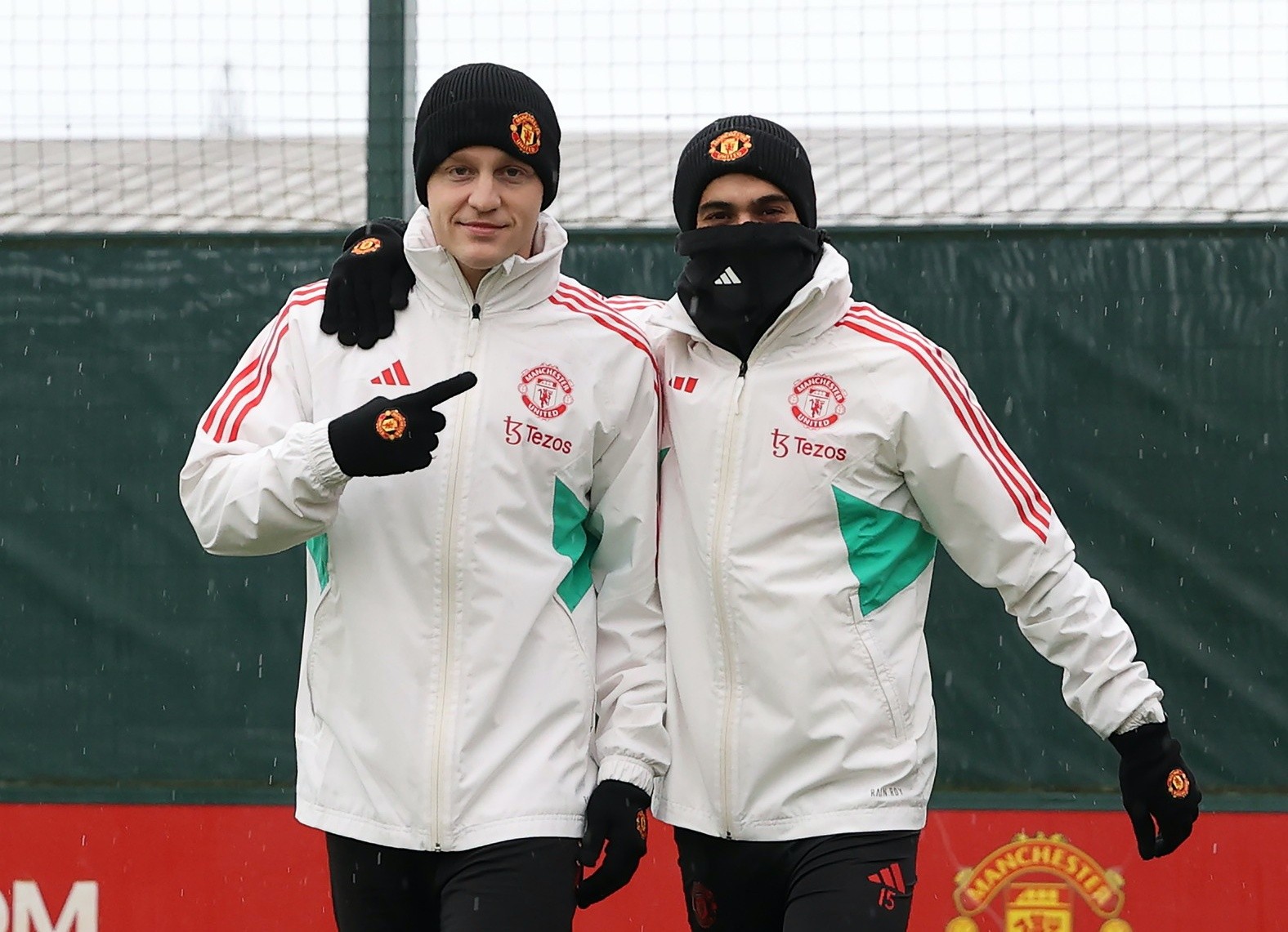Man Utd quay trở lại tập luyện; Varane lộ hình ảnh buồn xo - Bóng Đá