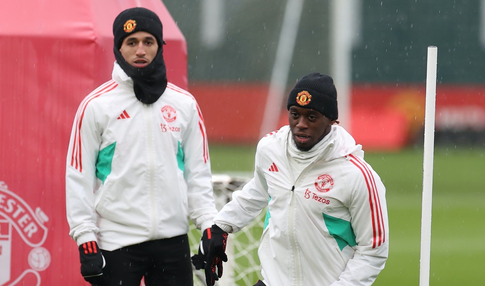 Man Utd quay trở lại tập luyện; Varane lộ hình ảnh buồn xo - Bóng Đá