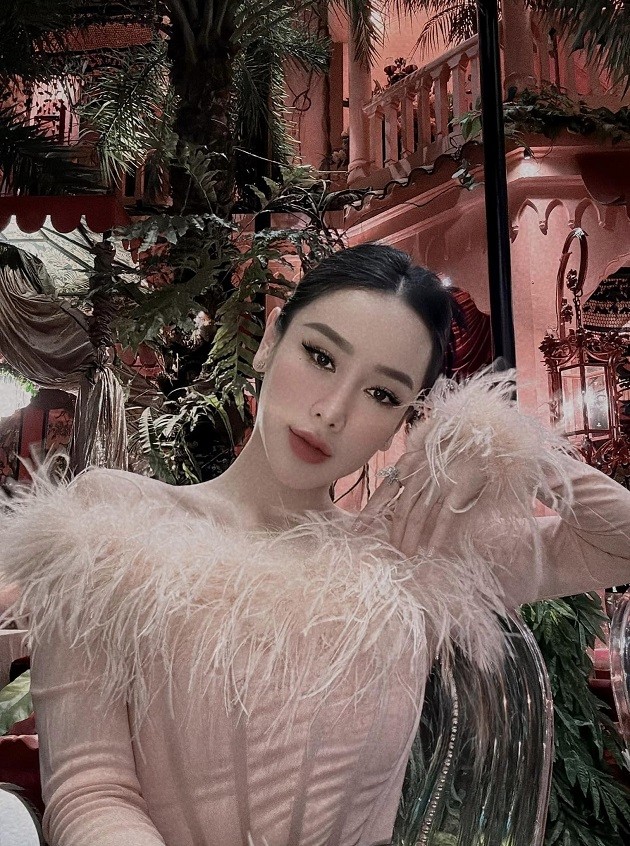 Helen Thanh Thảo - Bóng Đá
