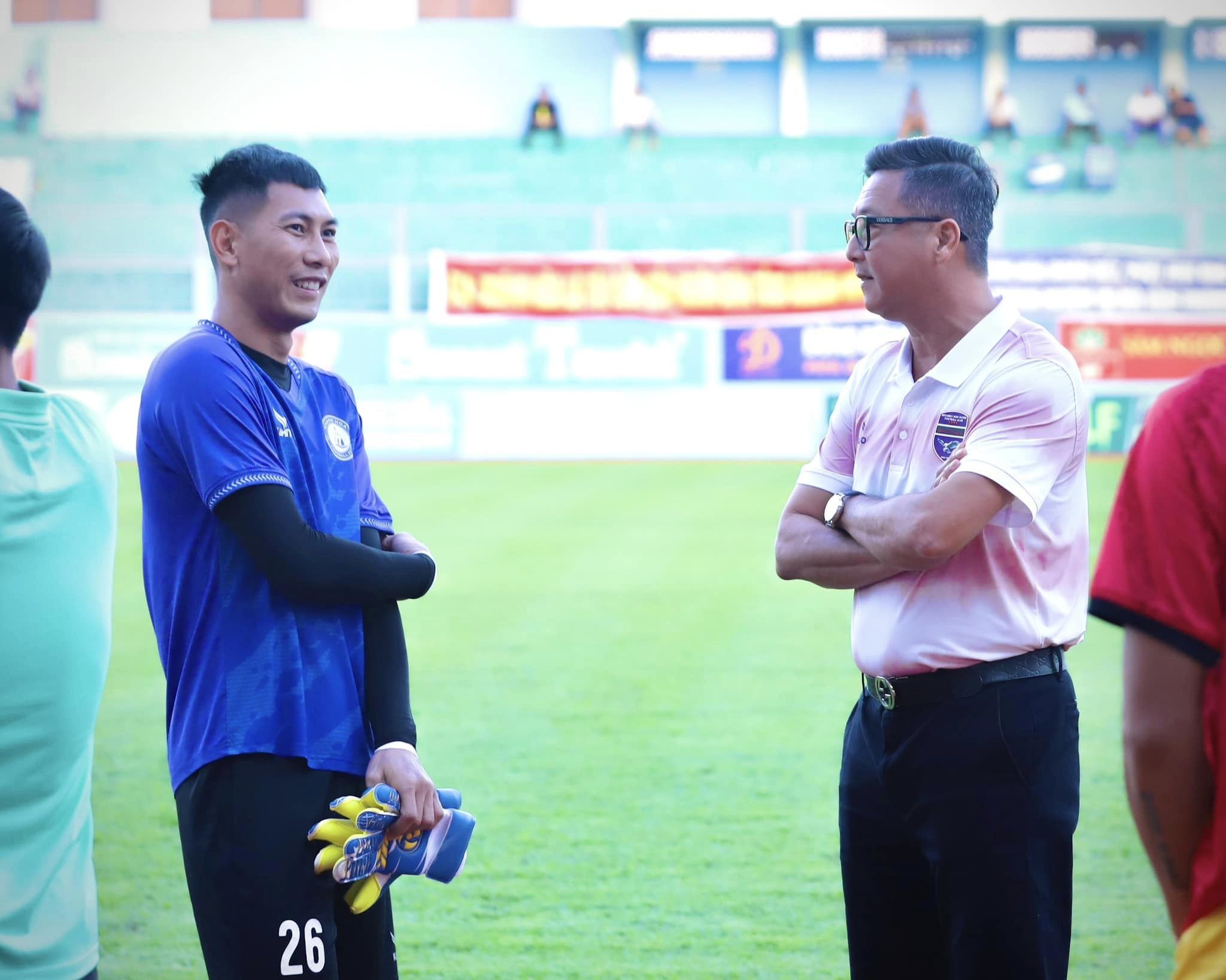 Bị sốt 10 ngày, HLV V-League vẫn giúp CLB giành chiến thắng - Bóng Đá