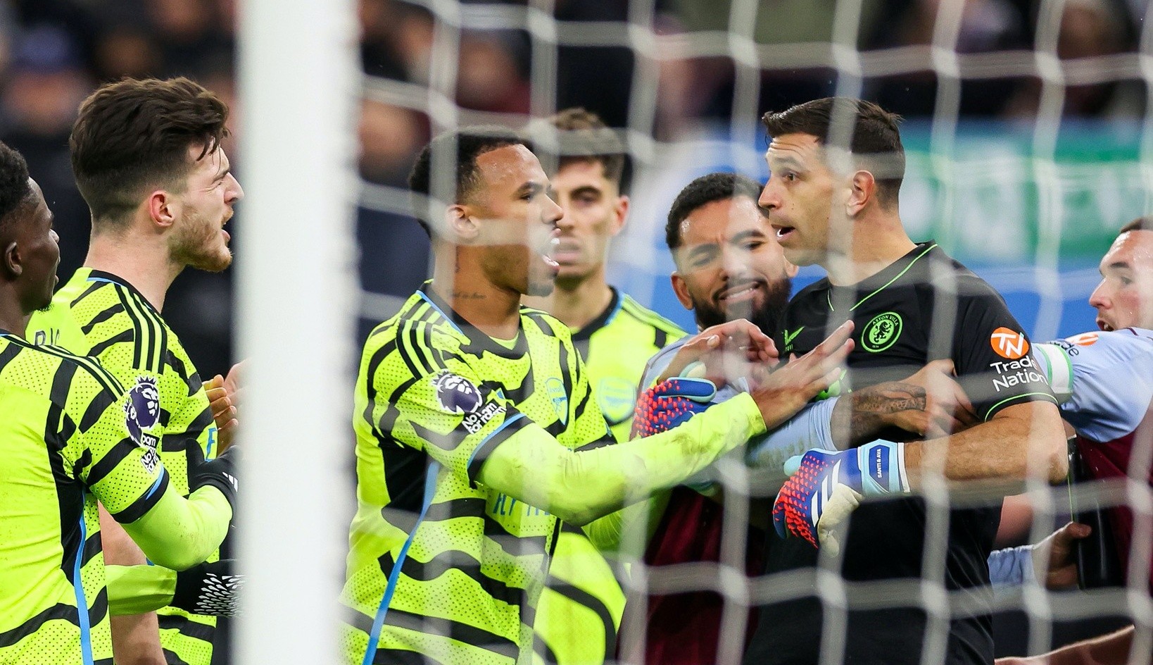 Người cũ bay cao cùng Aston Villa, cân cả dàn sao Arsenal dù đổ máu - Bóng Đá