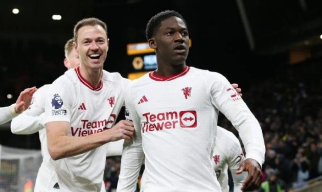 Mainoo giúp Man United kiểm soát tuyến giữa tốt hơn - Bóng Đá