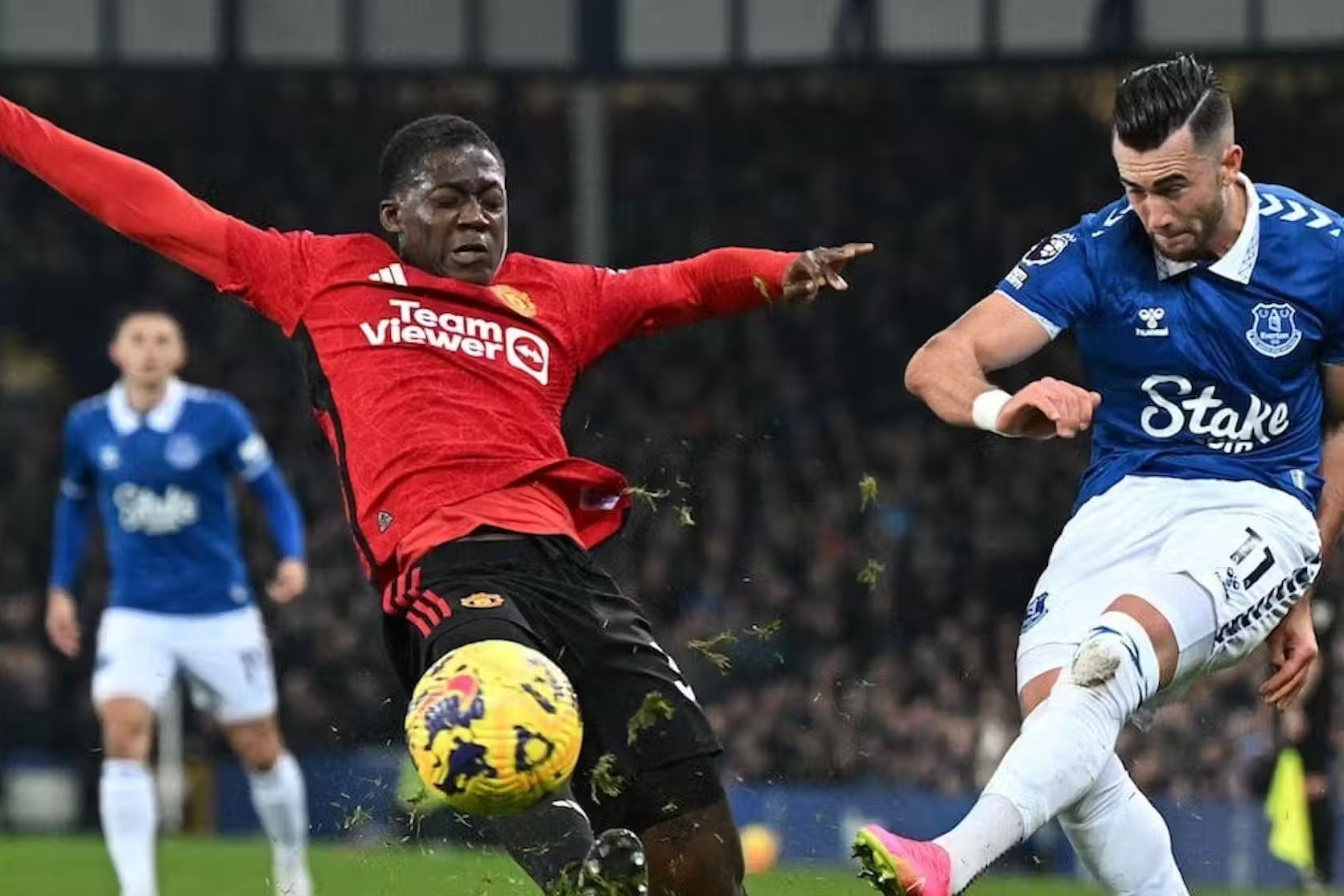 Cần gì phải mua De Jong khi M.U đã có Mainoo - Bóng Đá