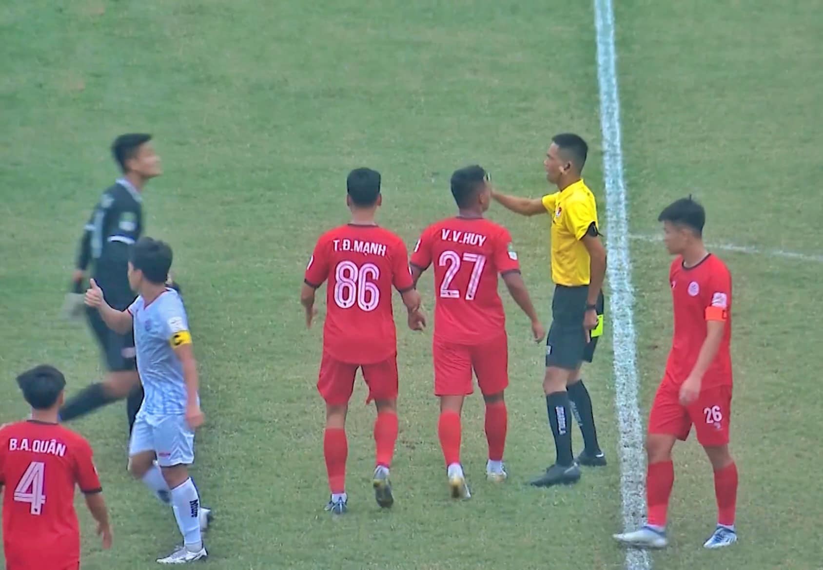 Bị trọng tài phạt penalty, CLB Việt Nam dọa bỏ giải - Bóng Đá