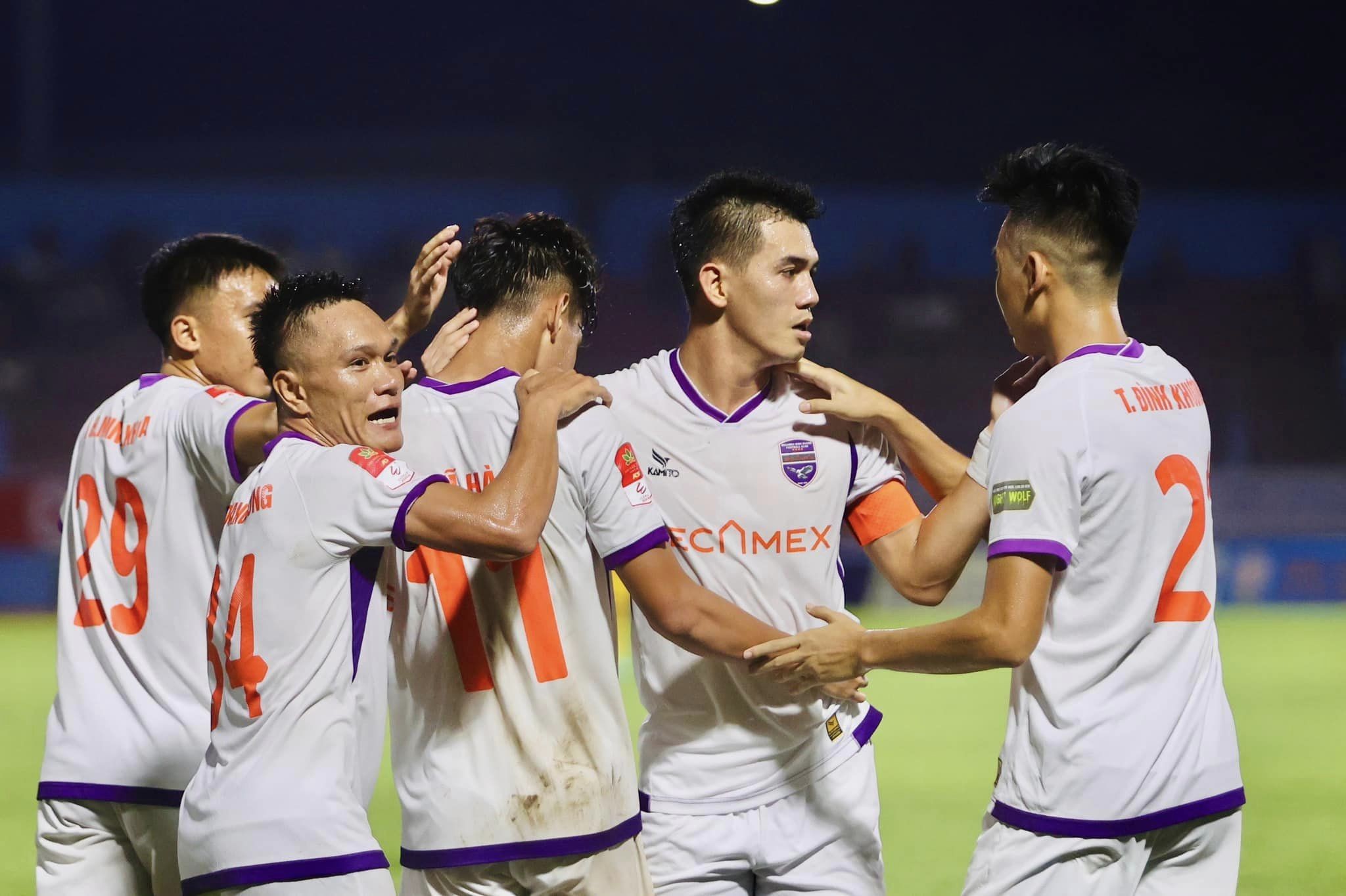 Thắng Khánh Hòa, HLV Lê Huỳnh Đức chỉ ra điều không hài lòng - Bóng Đá