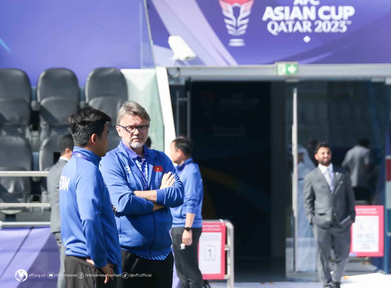 Việt Nam sắp rơi top 100 BXH FIFA, HLV Troussier nói thẳng suy nghĩ - Bóng Đá