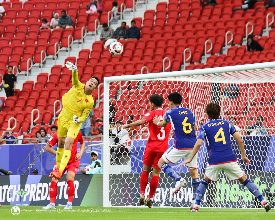 Nhận 2 thẻ đỏ, 3 quả 11m, VFF làm ngay 1 việc với tuyển Việt Nam - Bóng Đá