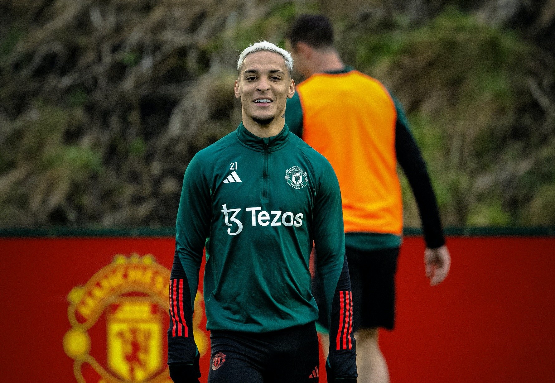 Cạ cứng của Mainoo gây chú ý trên sân tập Man Utd - Bóng Đá