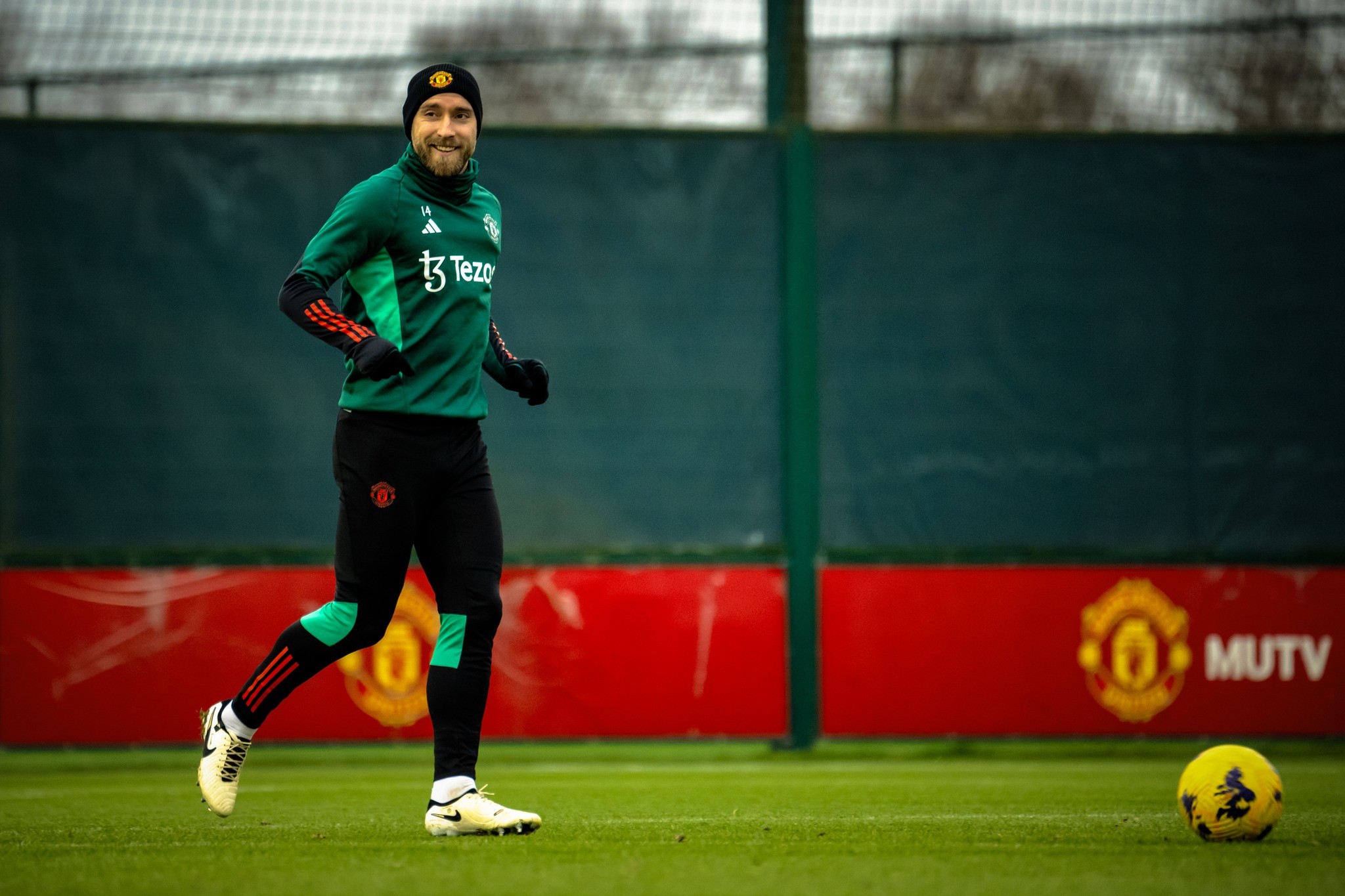 Cạ cứng của Mainoo gây chú ý trên sân tập Man Utd - Bóng Đá