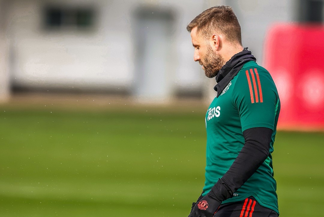 Cái tên lạ hoắc; Bất ngờ Van Persie trên sân tập Man Utd - Bóng Đá