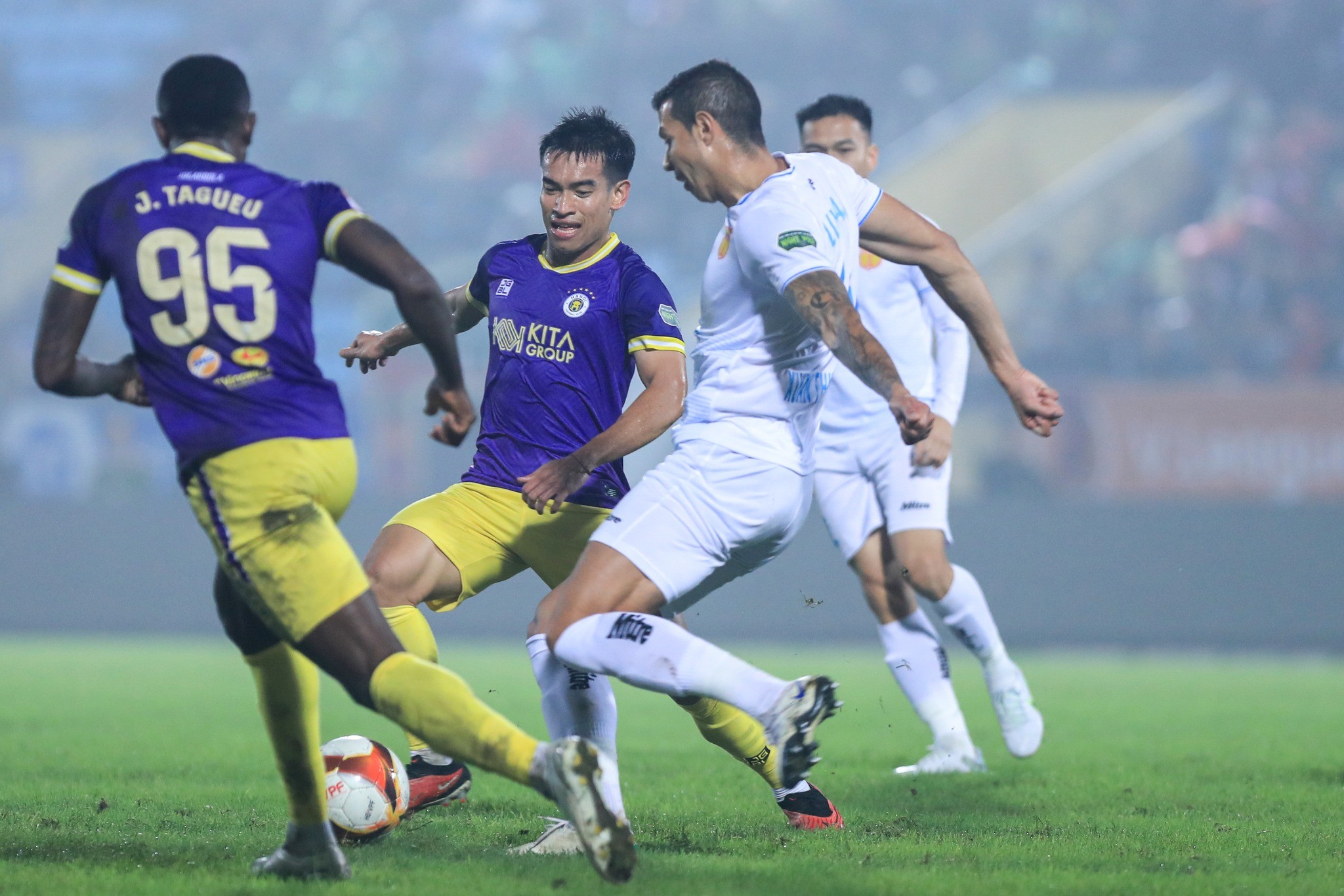 Ngược dòng nghẹt thở, HLV Nam Định công khai suy nghĩ về thực lực của Hà Nội FC - Bóng Đá