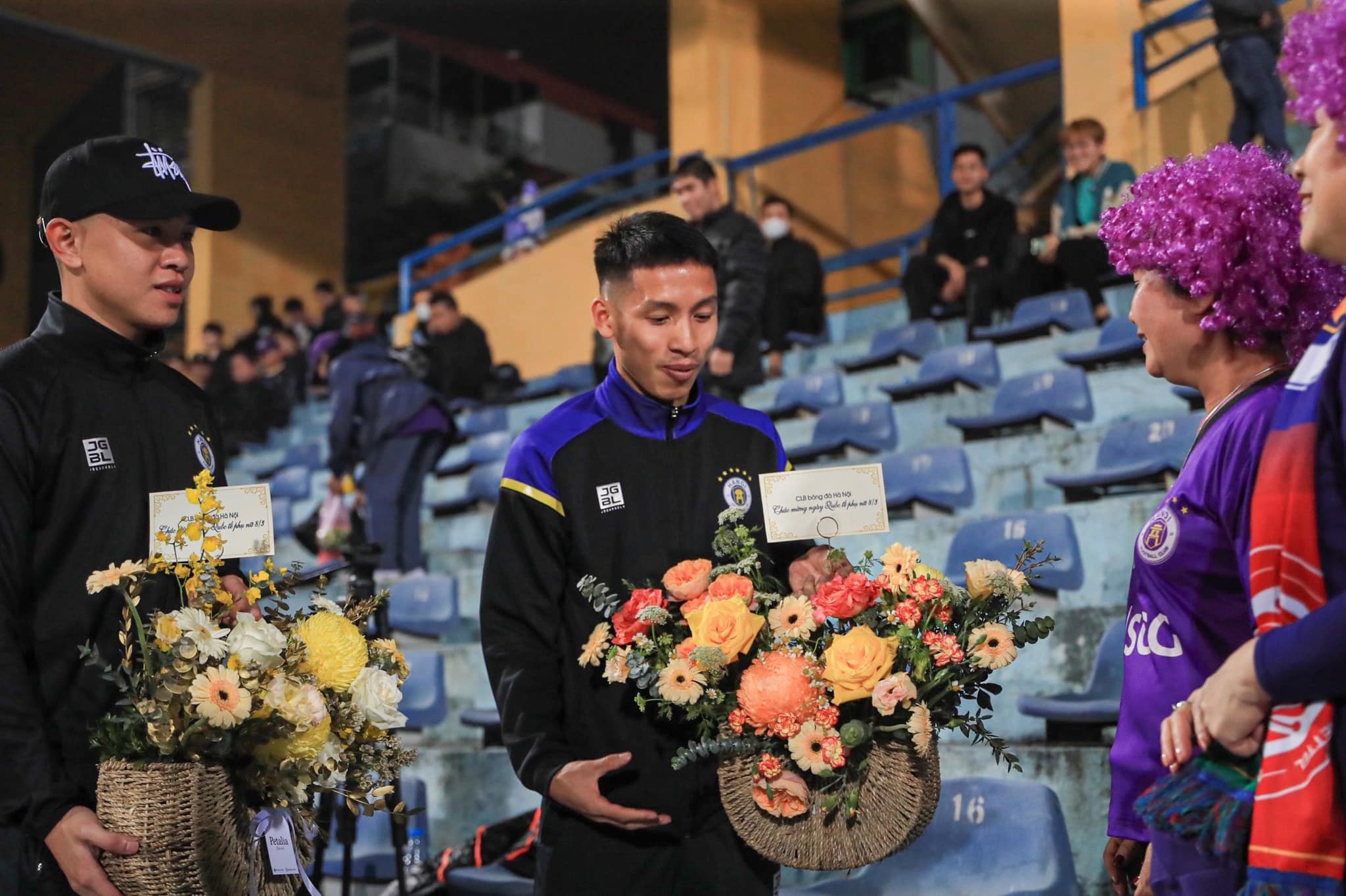 Tuấn Hải chấn thương, HLV Hà Nội nói thêm điều đáng lo về Hùng Dũng - Bóng Đá