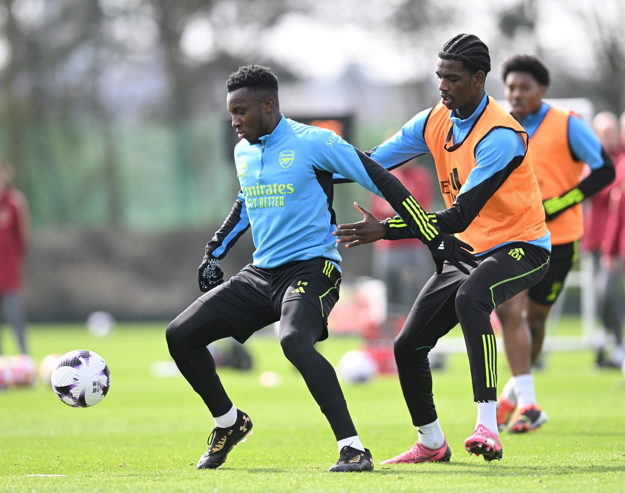 White xuất hiện, Arsenal xua quân ra tập luyện - Bóng Đá