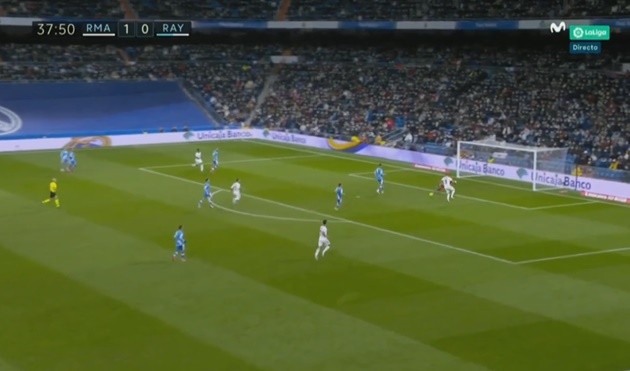 KARIM BENZEMA INCHES TOWARDS LIONEL MESSI BENCHMARK WITH GOAL VS RAYO - Bóng Đá