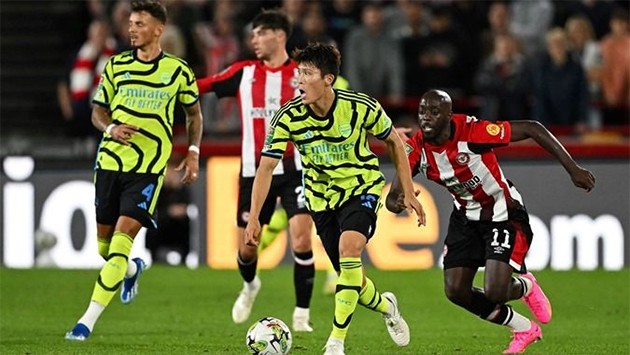 Tomiyasu xứng đáng được ký hợp đồng mới sau màn thể hiện ấn tượng - Bóng Đá