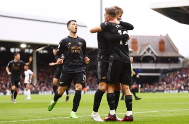 Tấn công vũ bão, Arsenal giữ chắc ngôi đầu - Bóng Đá