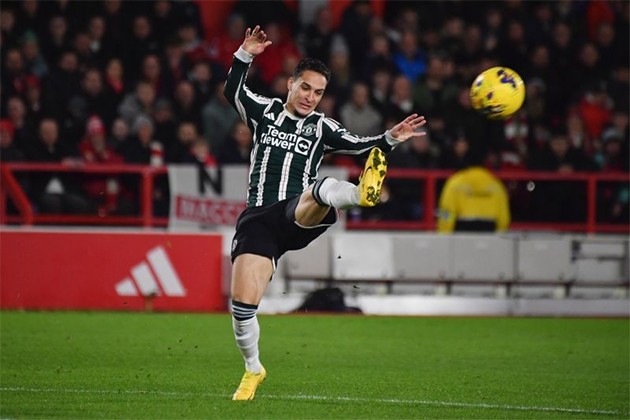 1 star, 3 flops from Manchester United’s woeful 1-2 loss to Forest - Bóng Đá