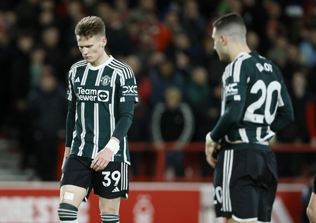1 star, 3 flops from Manchester United’s woeful 1-2 loss to Forest - Bóng Đá